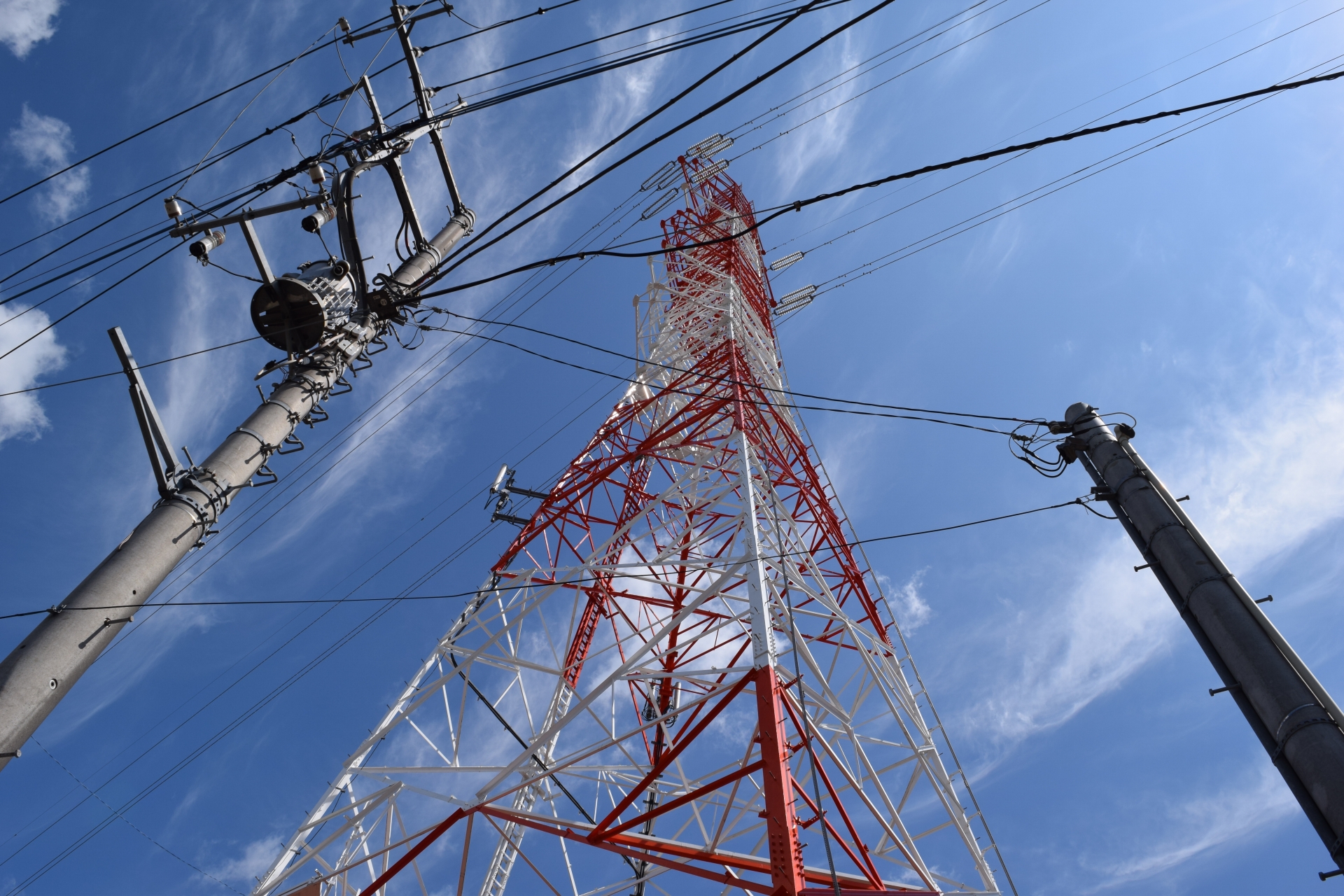 高圧線下の土地評価を30%減額した事例